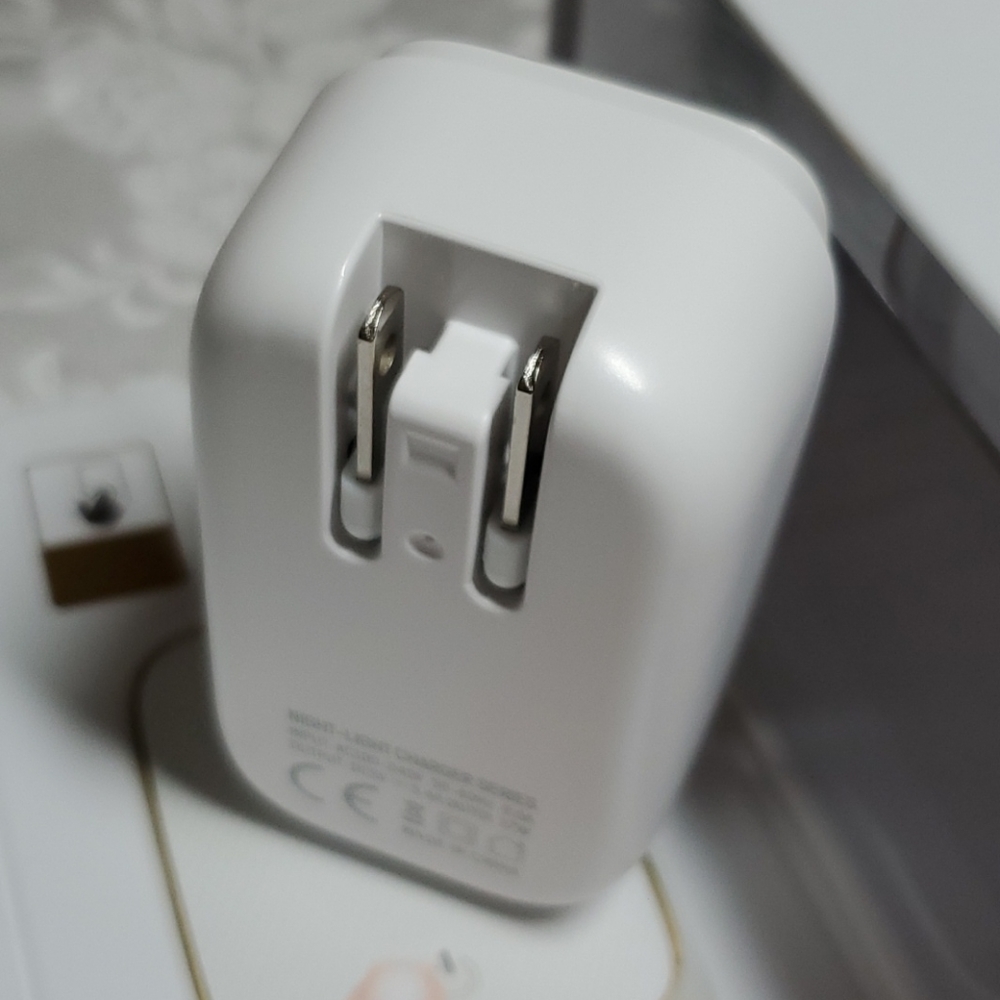 LIFEWARE Wall Port with Night Light - Picture 9 of 10